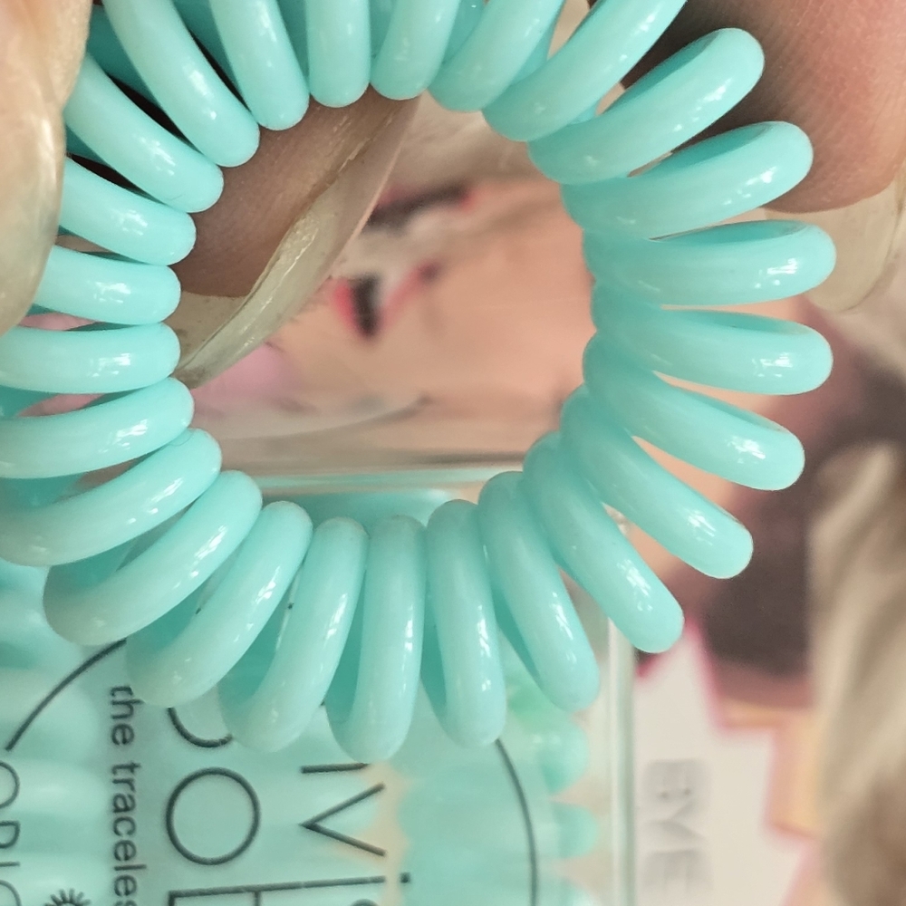 Hair & Makeup Bundle - Picture 2 of 6